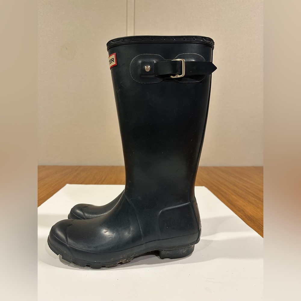 HUNTER Dark Blue Rain Boots Size 7